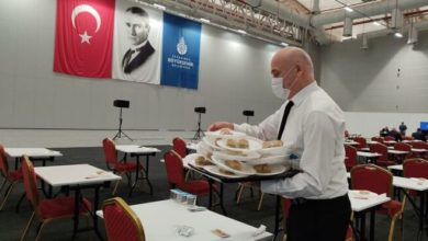 AKP'liler baklava dağıttı, CHP'liler yemedi
