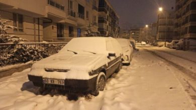 Ankara’daki kar yağışı, sürücülere zor anlar yaşattı
