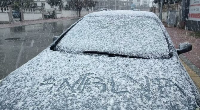 Antalya'da 29 yıllık kar hasreti son buldu