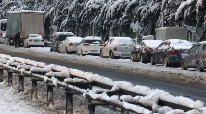 Basın Ekspres'te geceyi araçlarında geçirdiler