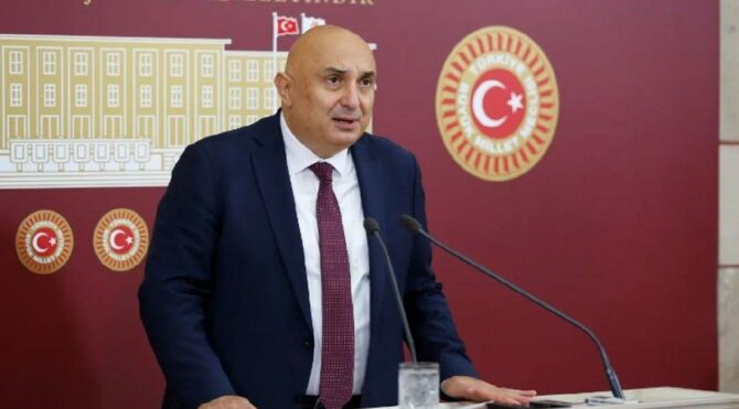 CHP'li Özkoç: AKP ve MHP ‘Yaşasın Katar’ diyorlar