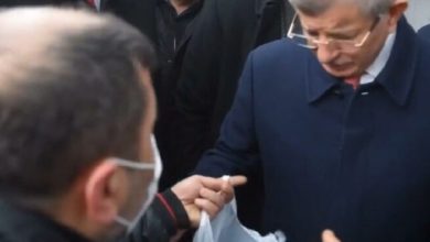Davutoğlu'nun yanına gelen vatandaş isyan etti: Çöpten yemek topluyorum