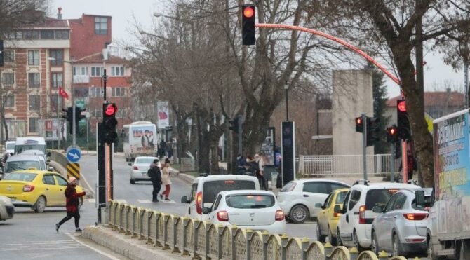 Edirne’de kar yağışı etkili olmaya başladı