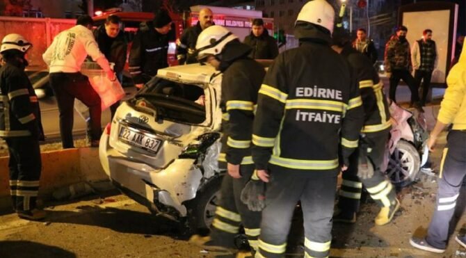 Edirne'de zincirleme kaza: Sürücülerden biri covid, biri alkollü çıktı