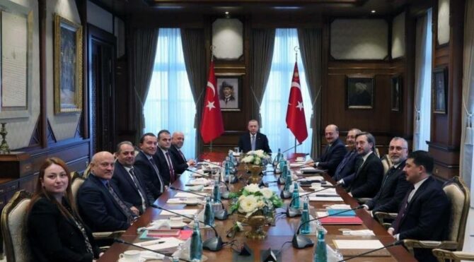 Erdoğan, Bakan Bilgin ve Hak-İş heyetini ağırladı