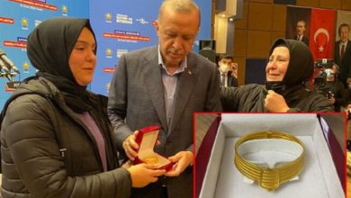 Erdoğan'dan öğrenciye altın bilezik hediyesi