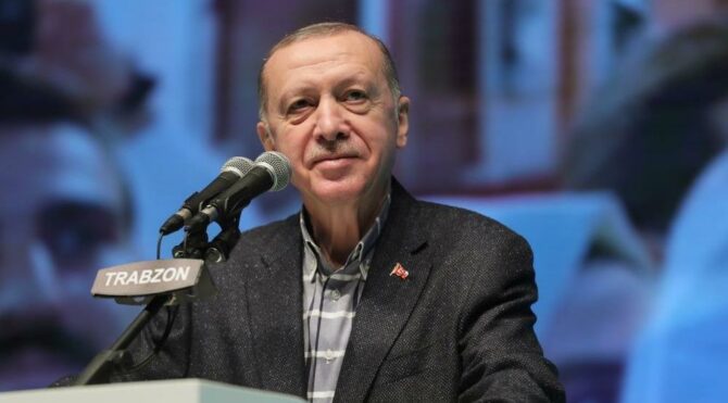 Erdoğan: Milletin aklıyla alay etmenin peşindeler