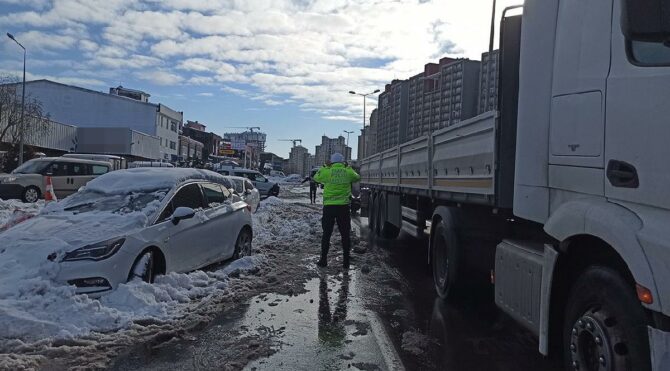 Hadımköy yolu trafiğe açıldı