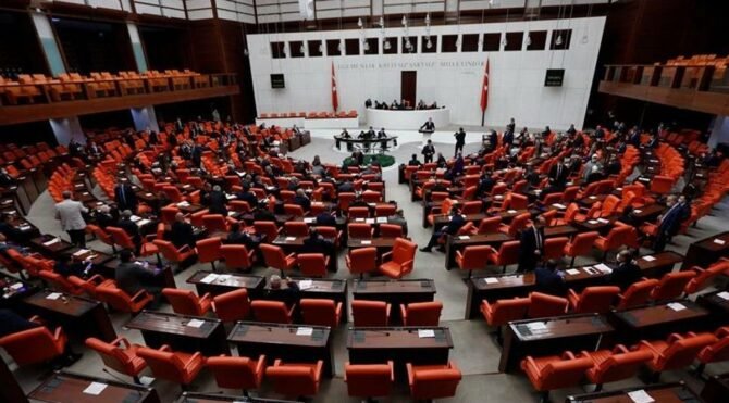 HDP'li vekillerle ilgili 10 yeni fezleke daha Meclise'te