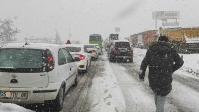 İstanbul'a gelen yollar kardan kapandı