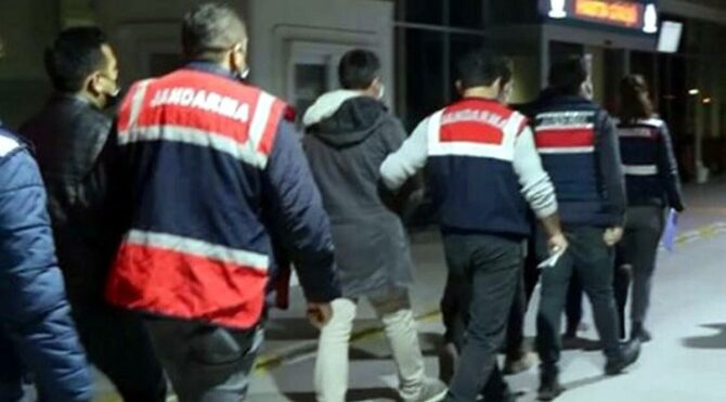 İzmir'de FETÖ'nün TSK yapılanmasına operasyon: 148 gözaltı