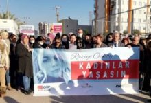 Mersin'de CHP ve DEVA Paritli kadınlar, Raziye Oskay cinayetini protesto etti