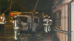 Pendik'te park halindeki polis arabası yandı