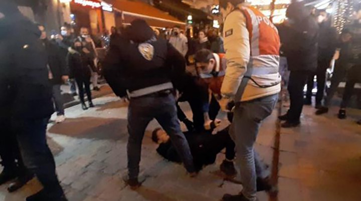 Taksim'deki 'Enes Kara' protestosuna polisten müdahale