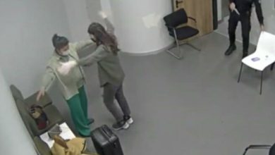 Terör şüpheli olarak aranan yabancı kadın çifte pasaportla yakalandı