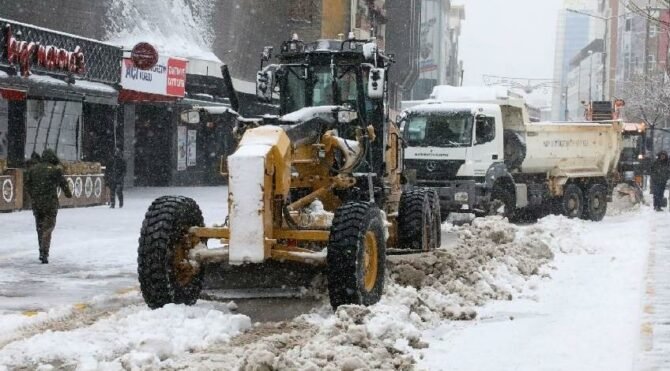 Van'da 120 bin ton kar il dışına taşındı