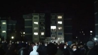 Vatandaşlar aidatlardaki büyük artış sebebiyle sokağa döküldü