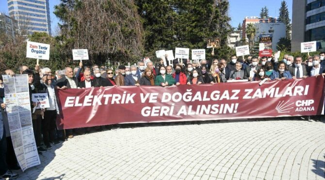 Adana’da 'elektrik ve doğalgaz zammı' protestosu
