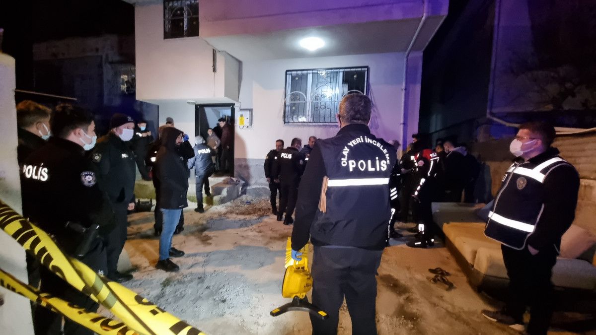 Adana da evinin bahçesinde silahlı saldırıya uğrayan kişi hayatını kaybetti #1