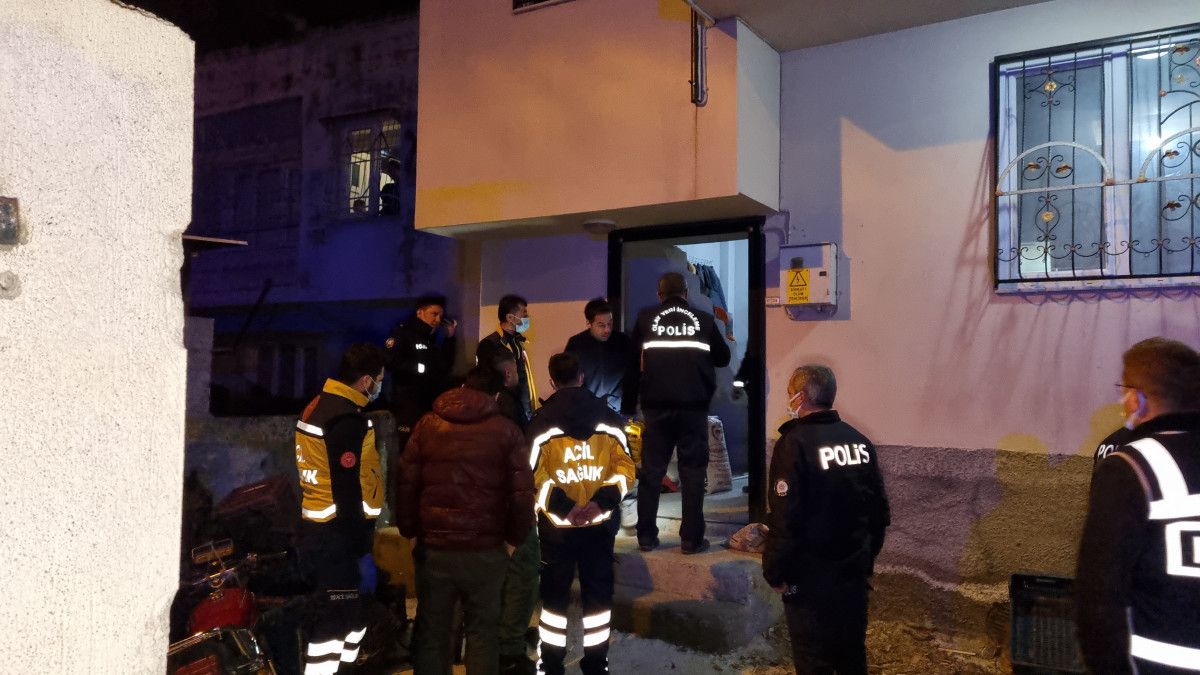 Adana da evinin bahçesinde silahlı saldırıya uğrayan kişi hayatını kaybetti #2