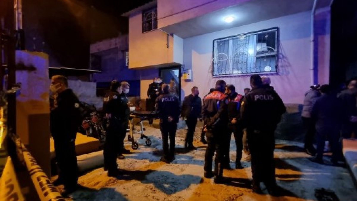 Adana'da evinin bahçesinde silahlı saldırıya uğrayan kişi hayatını kaybetti
