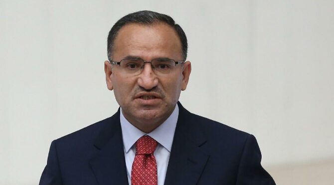 AKP'li üyelerden Bakan Bozdağ'a ziyaret