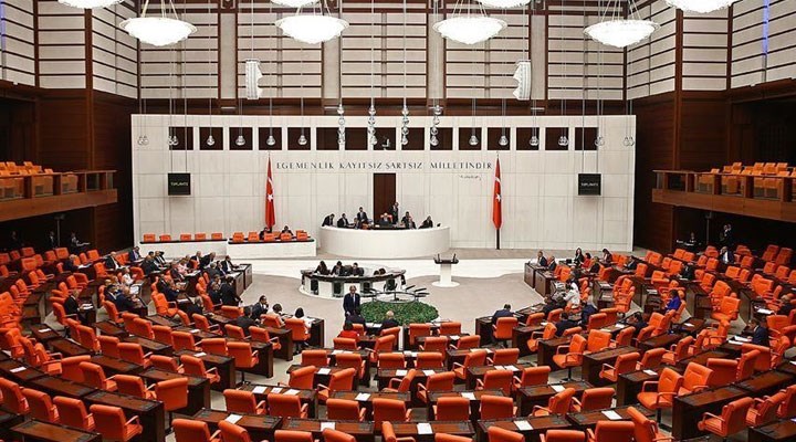 AKP 'nükleer düzenleme' teklifini sundu
