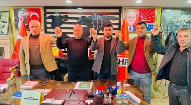 AKP ve MHP'li meclis üyelerinden CHP'ye geçiş