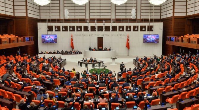 AKP ve MHP, Mobese önerisini reddetti