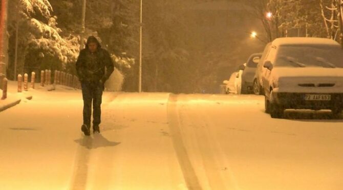 Ankara'da kar yağışı etkili oldu