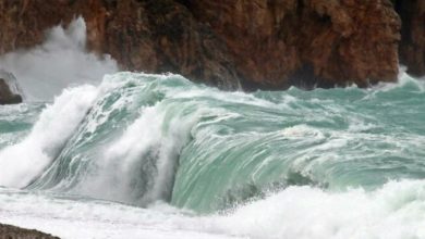 Antalya'da dalgaların boyu 4 metreye yükseldi