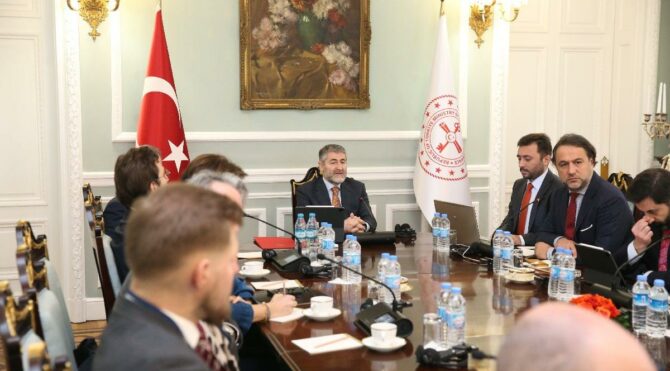 Bakan Nebati: Kur mevcut seviyelerde kalacak