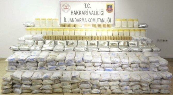Bakan Soylu duyurdu: Hakkari'de 250 kg uyuşturucu ele geçirildi