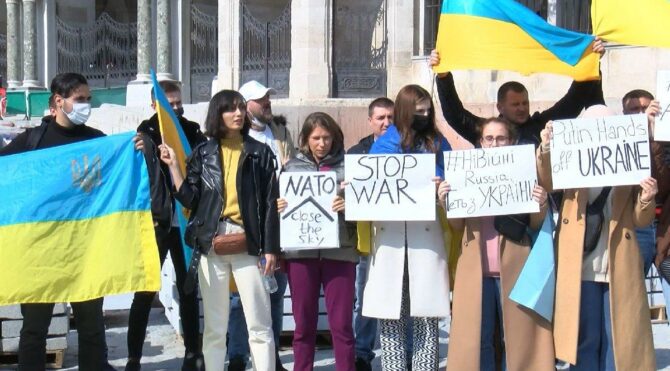Beyazıt Meydanı'nda Ukraynalılardan Rusya protestosu