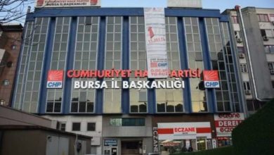 CHP Bursa, elektrik faturasını parti binasına astı