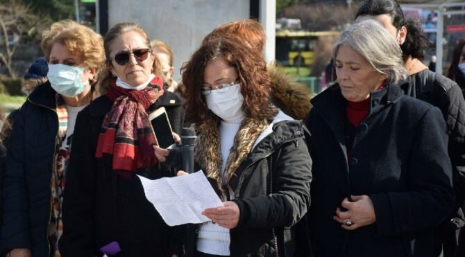 CHP’li kadınlar şehir magandasını basın açıklamasıyla kınadı