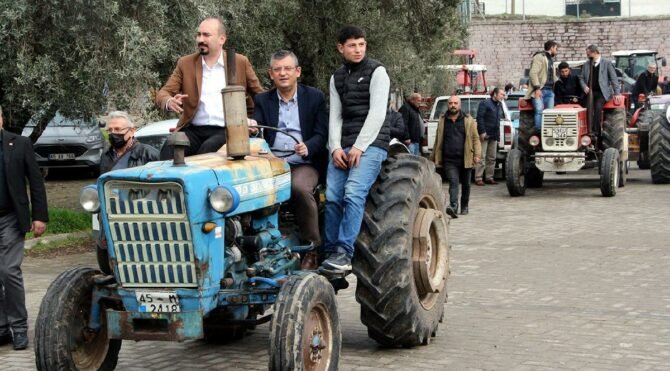 CHP'li Özel traktör üzerinden hükümete seslendi