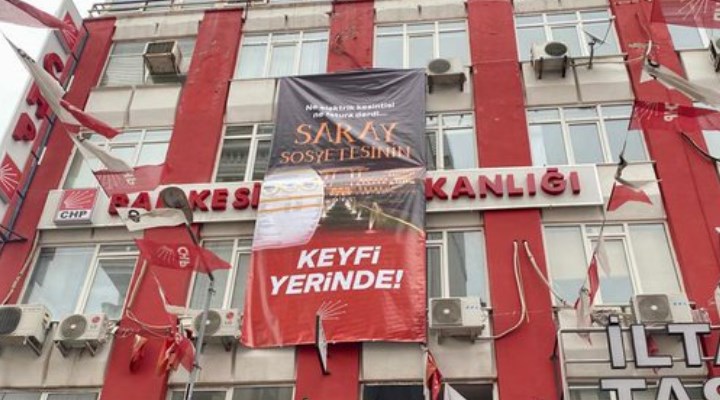 CHP'nin afişleri Cumhurbaşkanı'na hakaret sayılarak toplatıldı