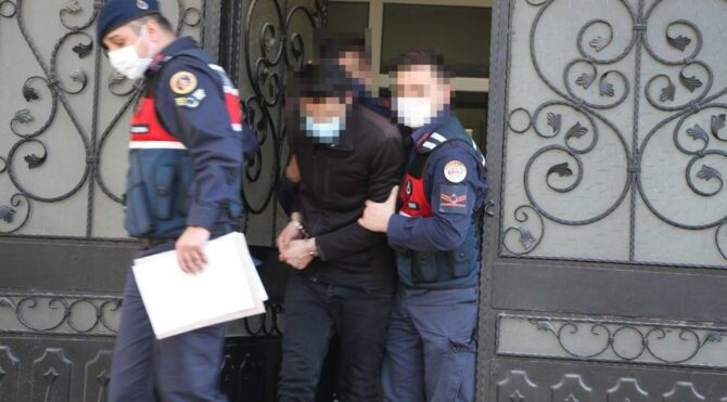 Cumhurbaşkanı Erdoğan'a hakaretten aranan kişi Manisa'da yakalandı