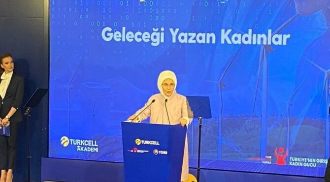 Emine Erdoğan: 2053 net sıfır emisyon ve yeşil kalkınma hedefimizi ilan ettik