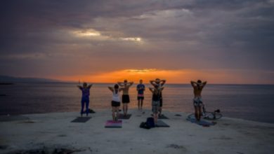 Endonezya'da sahilde meditasyon yapanlar dalgalara kapıldı: 10 ölü