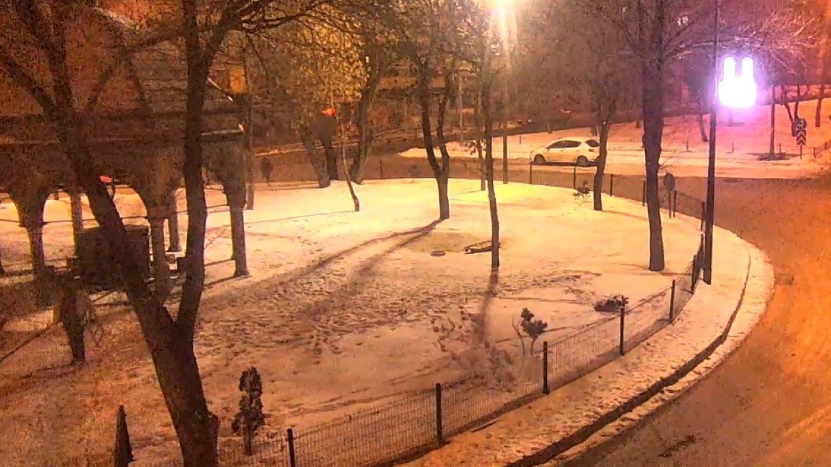 Erzurum’da eşine kızdı, kameraları parçaladı