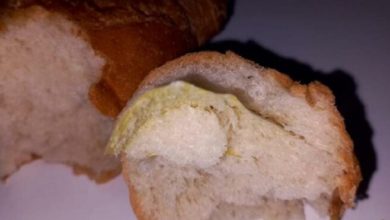 Halk ekmek büfesinden alınan ekmeğin içinden çıkanlar mide bulandırdı