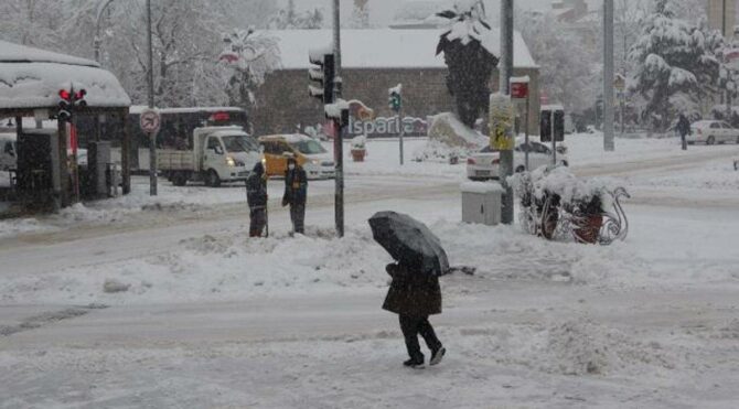 Isparta'da 36 saatlik elektrik kesintisi! Hayat felç oldu