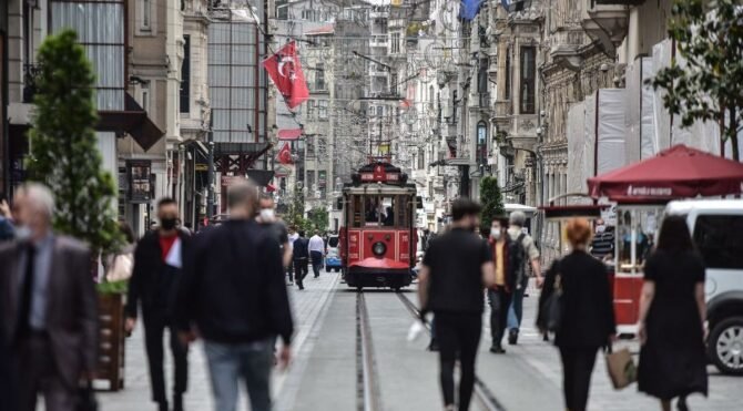 İstanbul’da 2021 Covid-19 ve ekonomik sıkıntılarla geçti