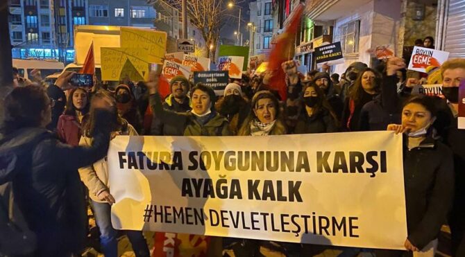 İstanbul'da elektrik faturaları ve hayat pahalılığı protesto edildi