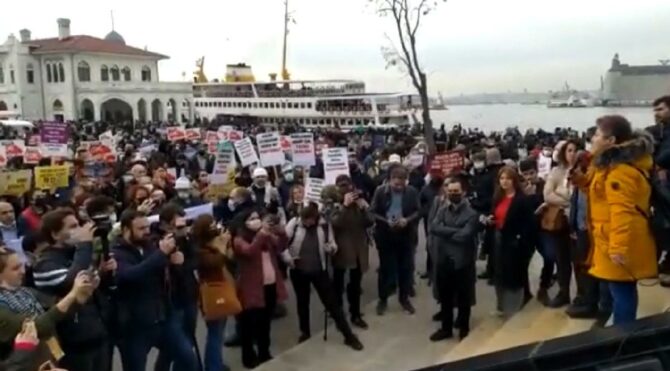 İstanbul'da 'geçinemiyoruz' eylemi