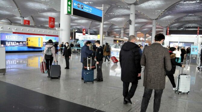 İstanbul Havalimanı'nda salgın tedbirinin biri kaldırıldı