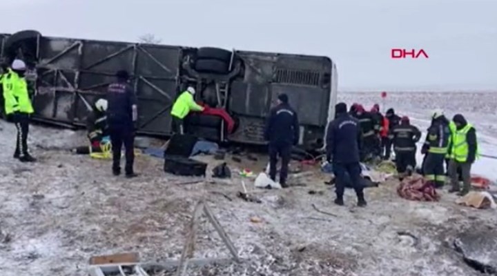 Konya'da tur otobüsü devrildi: Çok sayıda ölü ve yaralı var!