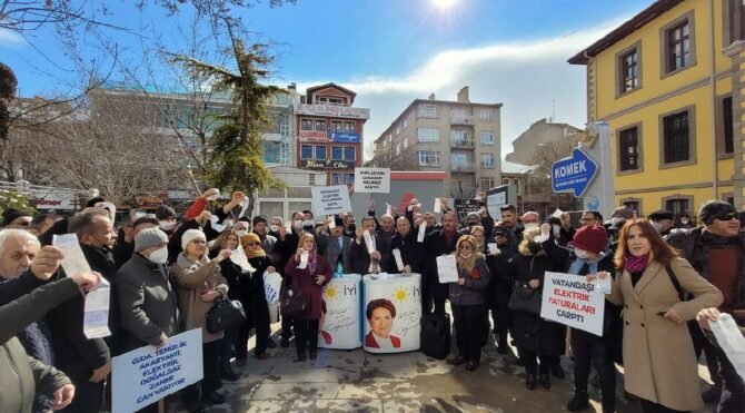 Konya'da 'yüksek fatura' protestosu